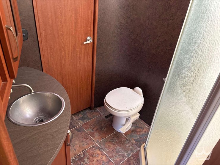 2014-crossroads-rv-elevation-t/a-5th-wheel-toy-hauler-travel-trailer-image-11