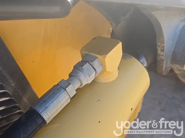 2010-deere-310sj-image-35