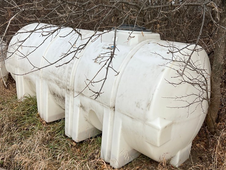 lot-42.-1000-gallon-poly-tank-image-1