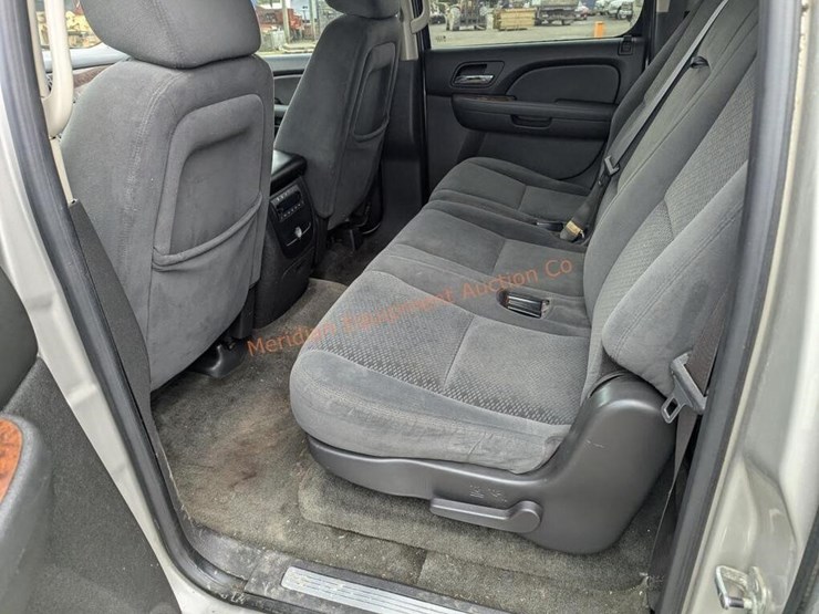 2007-chevrolet-suburban-image-20