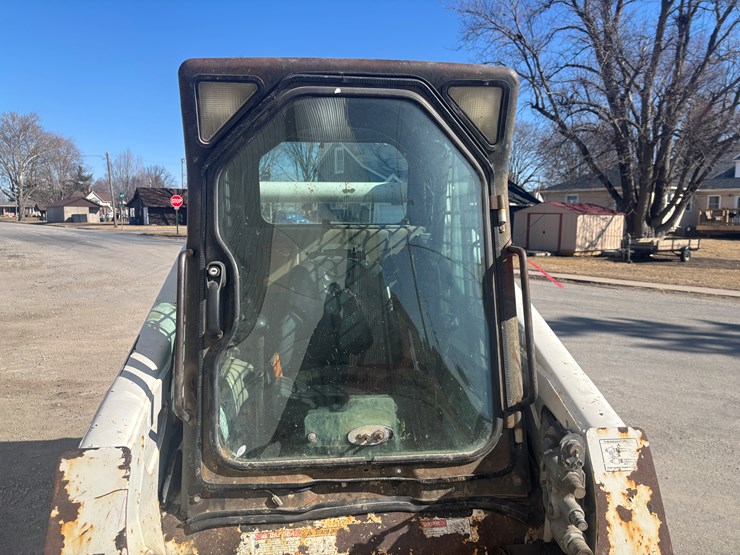 2007-bobcat-t300-image-16