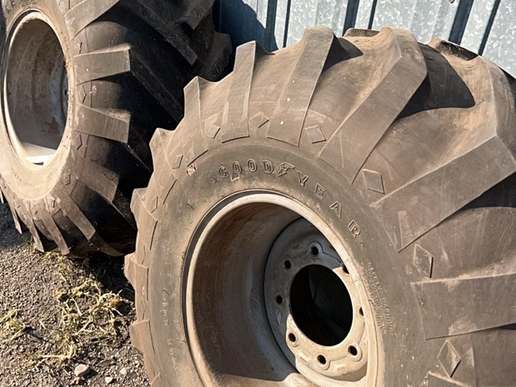 excellent-set-of-grip-tires,-size-is-16.5-l-–-16.1.--came-off-of-versatile-or-john-deere-self-propelled-swather,-always-been-stored-inside-image-6