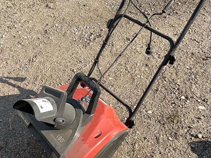 electric-snowblower-image-10