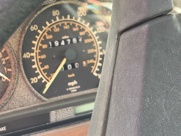 #5-•-1983-mercedes-380se-image-6