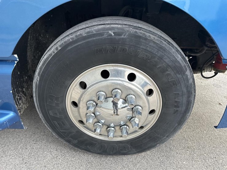 2001-volvo-10-image-63