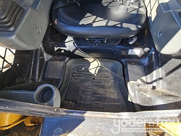 2021-caterpillar-226d3-image-36