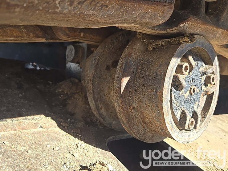 2016-caterpillar-335fl-image-28