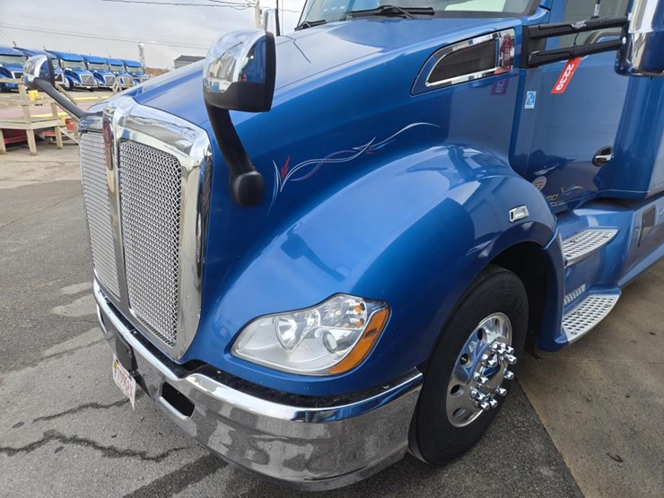 2019-kenworth-t680-image-9