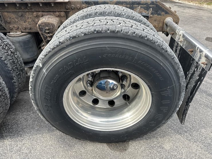 2001-volvo-10-image-57