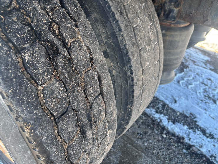 #2294-•-2013-freightliner-m2-flatbed-truck-image-62