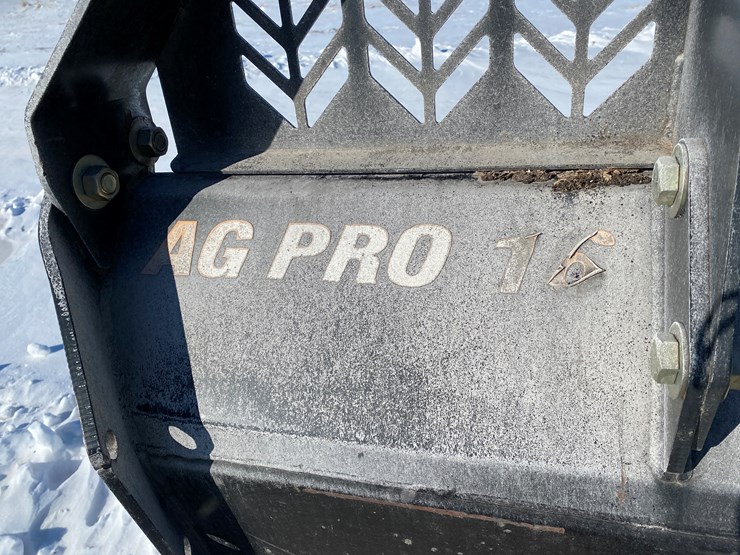 2011-new-holland-390-image-51