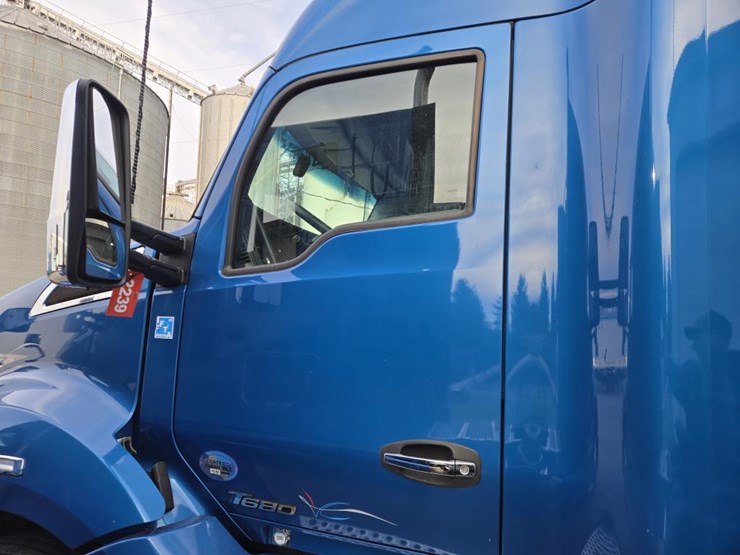 2019-kenworth-t680-image-16