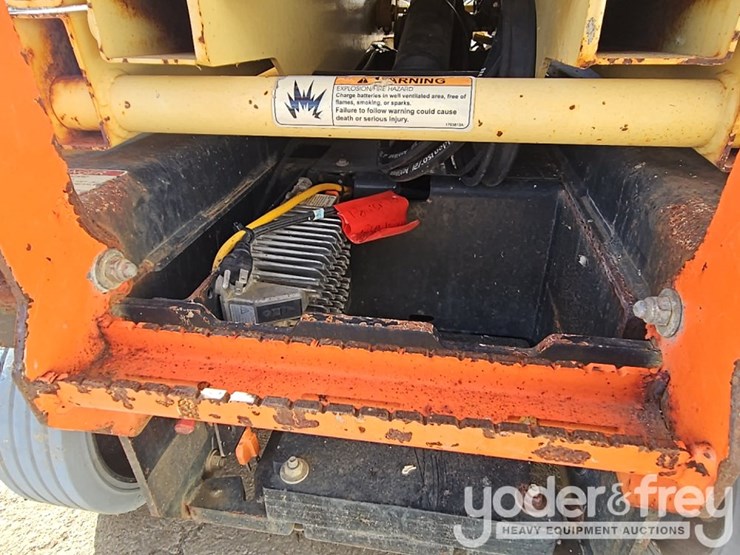 2017-jlg-1932r-image-18