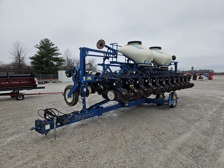 2011-kinze-3600-image-1