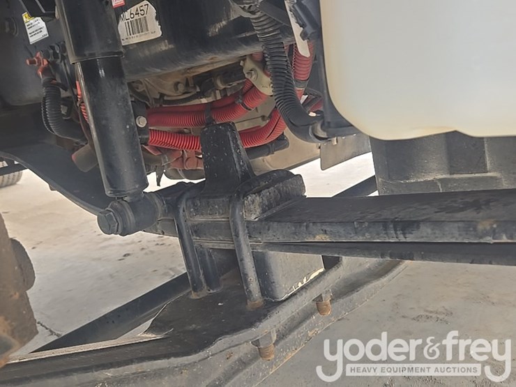 2021-freightliner-m2-106-image-33