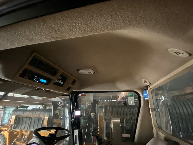 #135-•-2013-oxbo-4334-self-propelled-merger-(reedsville,-wi)-image-38