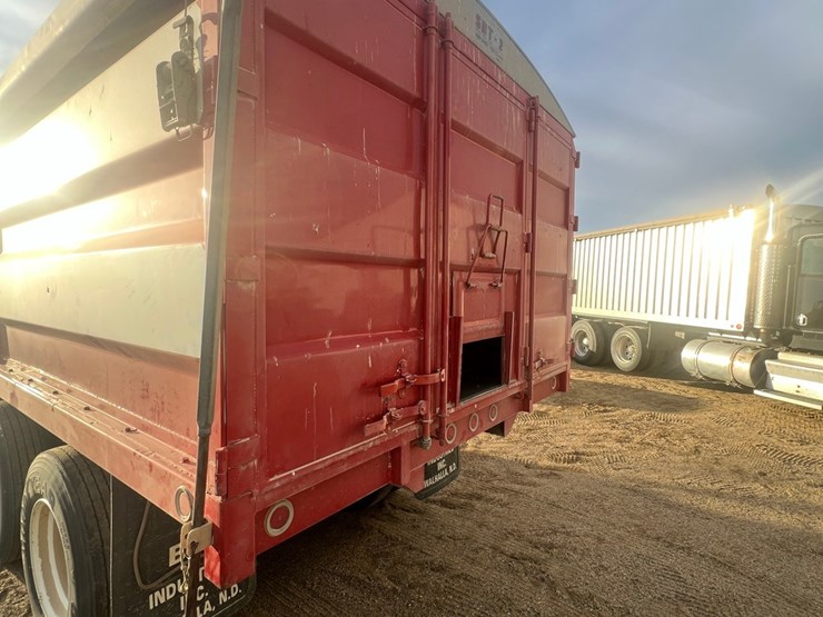lot-12.-1981-ih-tandem-twin-screw-grain-truck,-very-good-19’-strong-box-and-hoist,-roll-tarp,-466-diesel,-5+4-
vin-af195bca10481-image-22