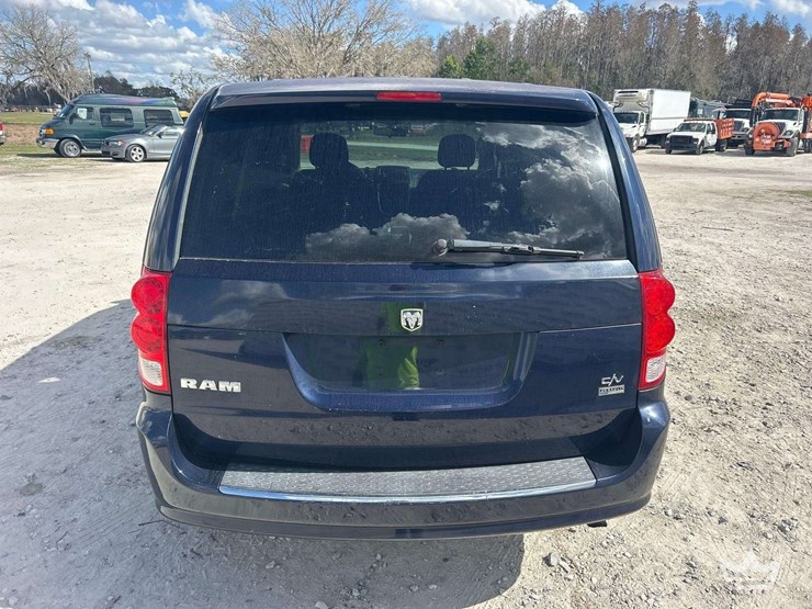 2024-ford-explorer-image-21