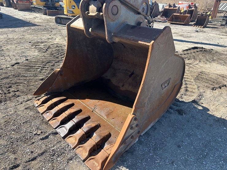 new-holland-eh215-image-41