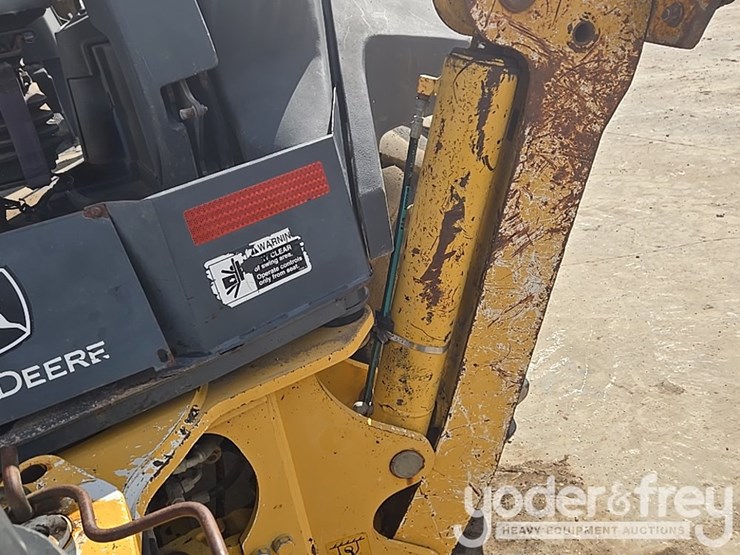 2010-deere-310sj-image-42