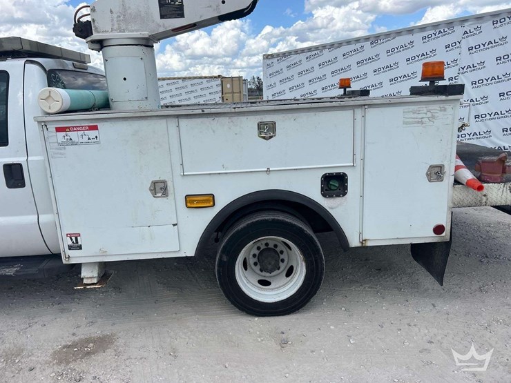 2009-ford-f550-image-17