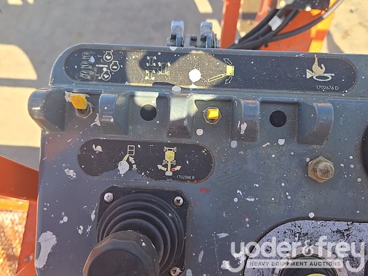 2017-jlg-600aj-image-71