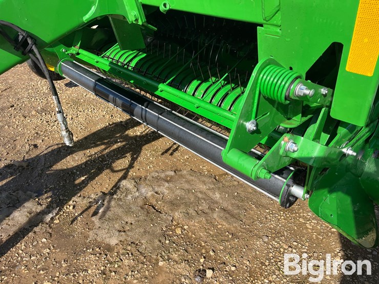 2021-john-deere-560m-image-16