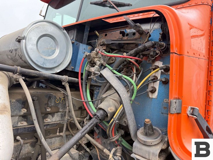 1993-freightliner-fld112-image-37