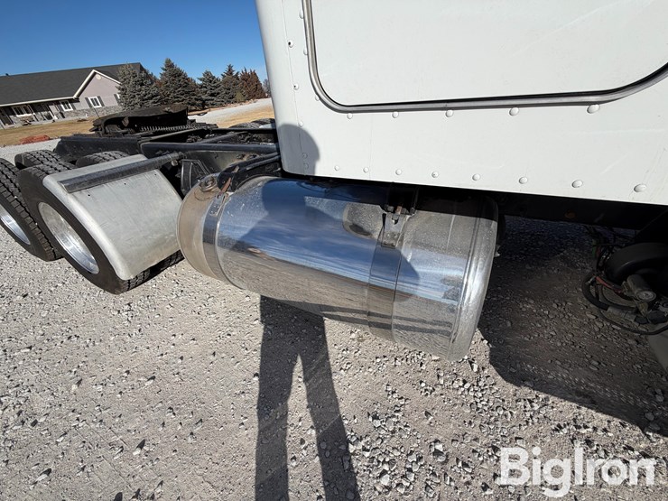 2013-peterbilt-388-image-14