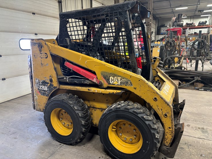 2013-caterpillar-226b3-image-4