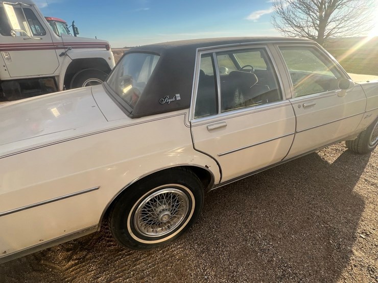 lot-13.-oldsmobile-delta-88-royale-car,-4-dr.,-196,050-mi,-307-v8,--4-speed-automatic-image-8