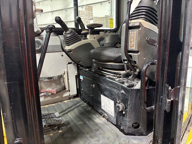 caterpillar-305-image-29