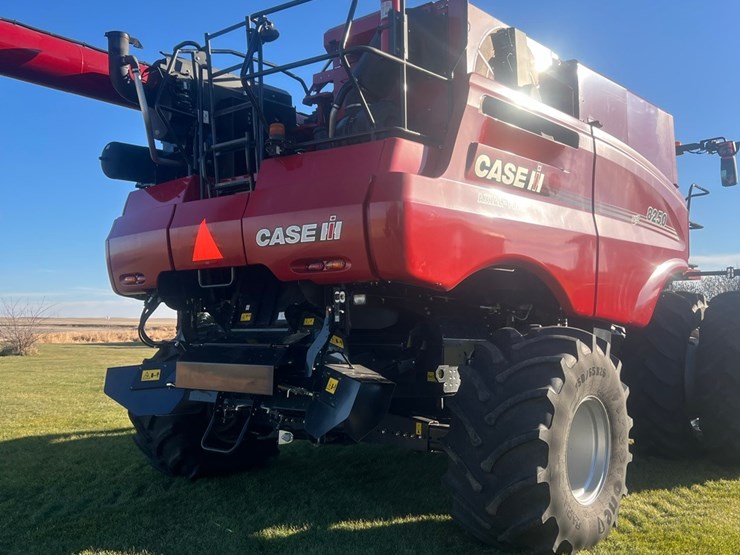 2023-case-ih-8250-image-10