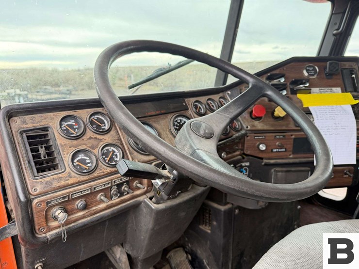 1993-freightliner-fld112-image-53
