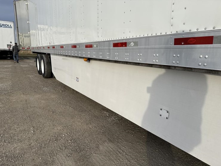 2017-utility-53'-image-10