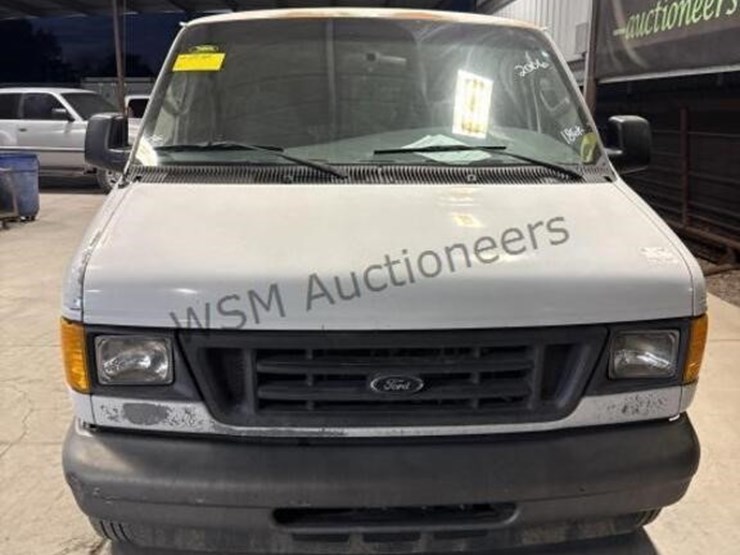 2006-ford-cargo-image-3