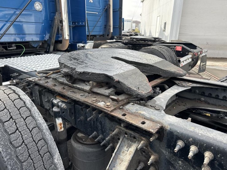 2018-volvo-10-image-25