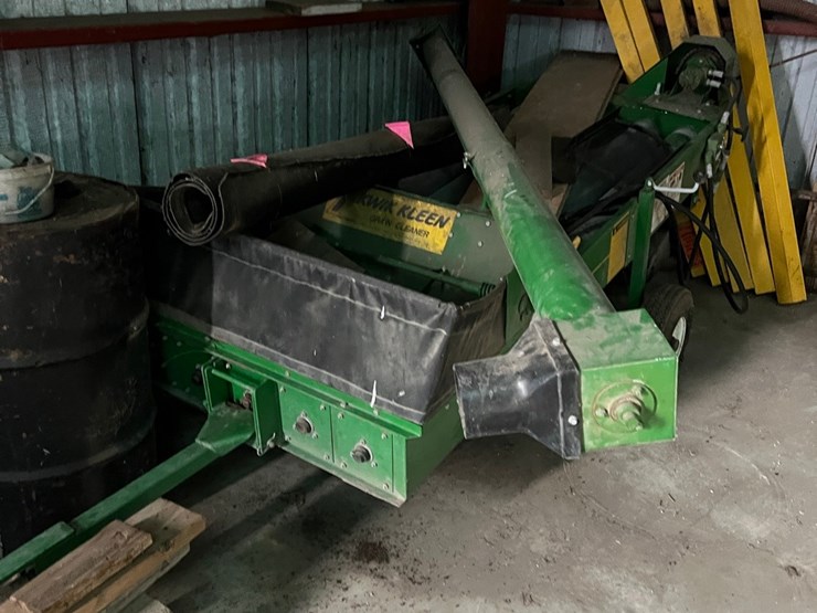 lot-35.-5-tube-model-572--kwik-kleen,-hyd.-drive,-wheat-screens,-always-shedded-image-10