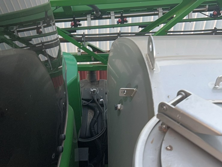 2014-john-deere-r4030-image-56