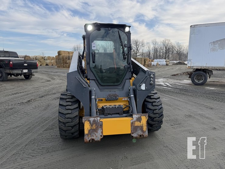 2024-deere-330g-image-2