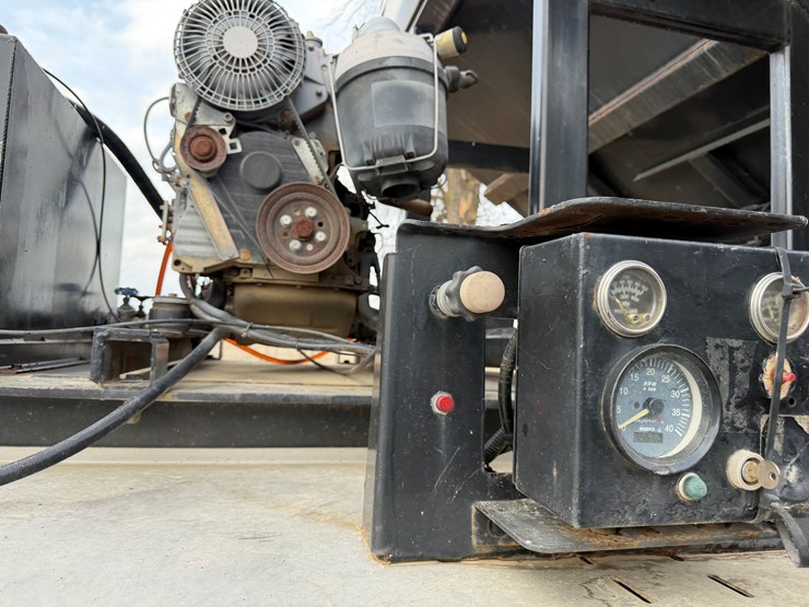 #40962-•-2013-magnolia-/-adams-t/a-fertilizer-tender-trailer-image-39