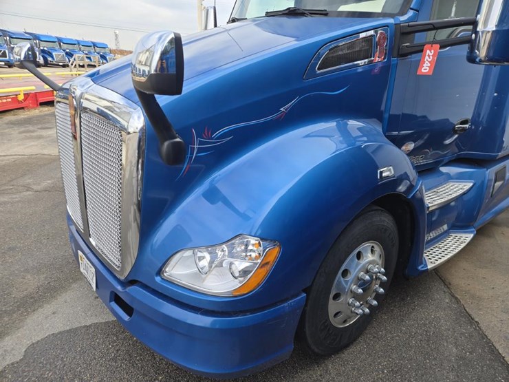 2018-kenworth-t680-image-9