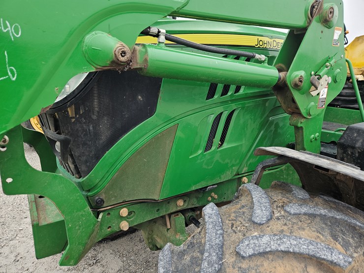 2017-john-deere-6110m-image-8