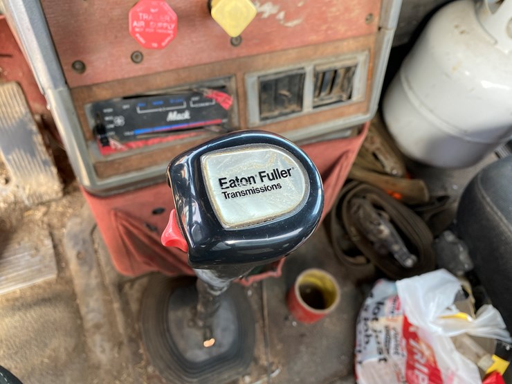 #425-•-mack-elite-cl-713-manure-truck-(has-wi-title)-(colfax,-wi)-image-34