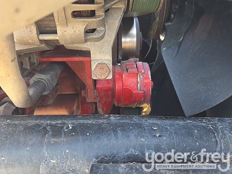 2017-freightliner-m2-106-image-44