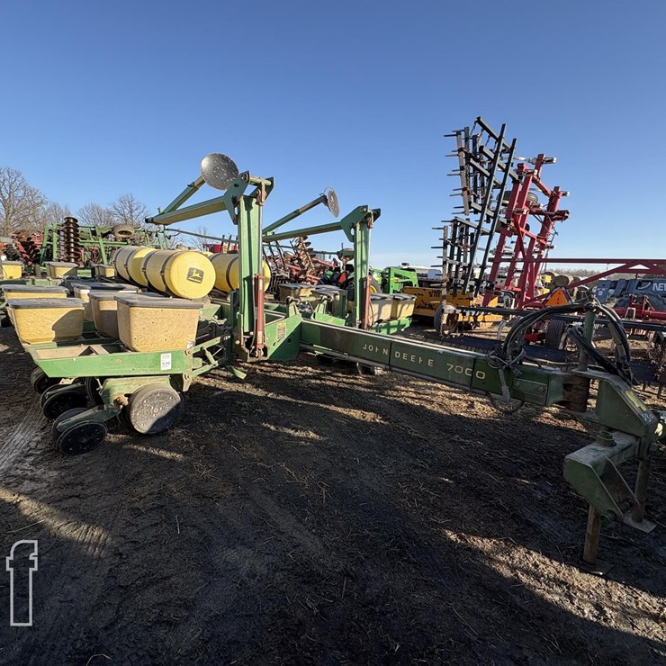 JOHN DEERE 7000