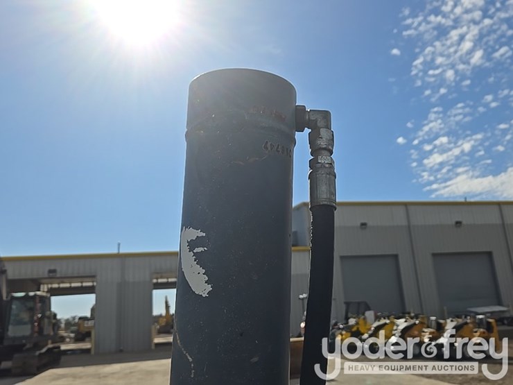 2010-deere-310sj-image-35