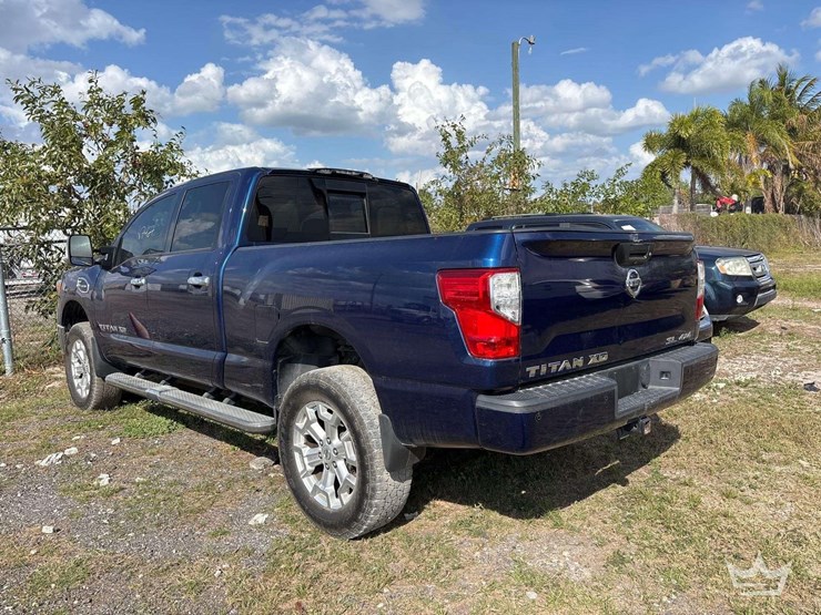 2016-nissan-titan-image-4