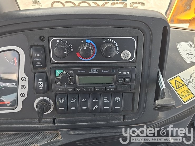 2017-jcb-3cx-image-90