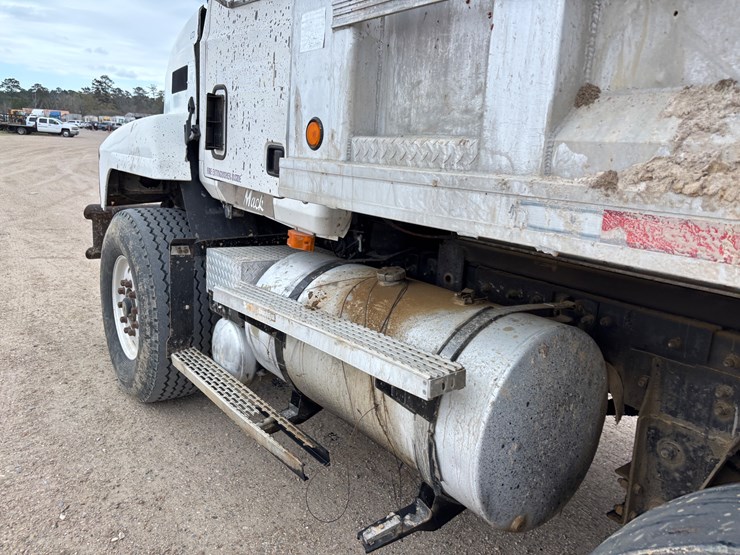 2000-mack-ch600-image-7